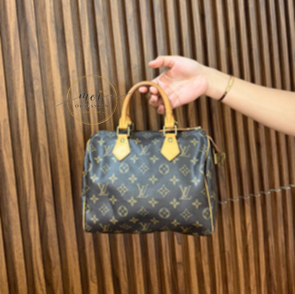 LOUIS VUITTON SPEEDY 25 MONOGRAM SLIGHTLY USED CONDITION