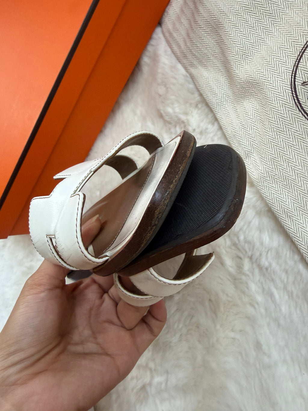 Hermès Oran Flat Sandals White Size 35.5 – Pre-Owned