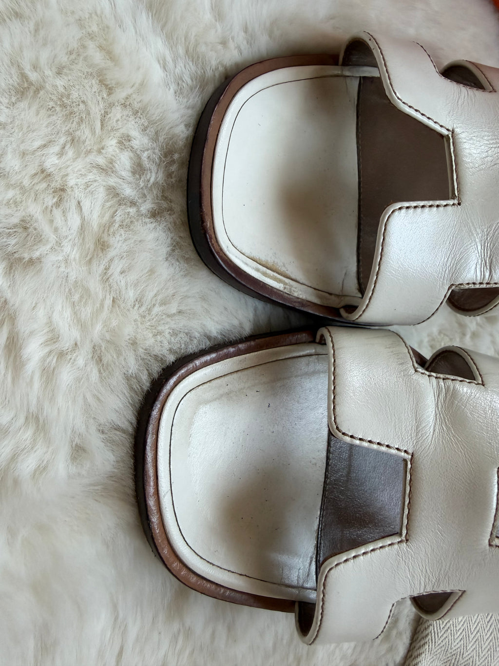 Hermès Oran Flat Sandals White Size 35.5 – Pre-Owned