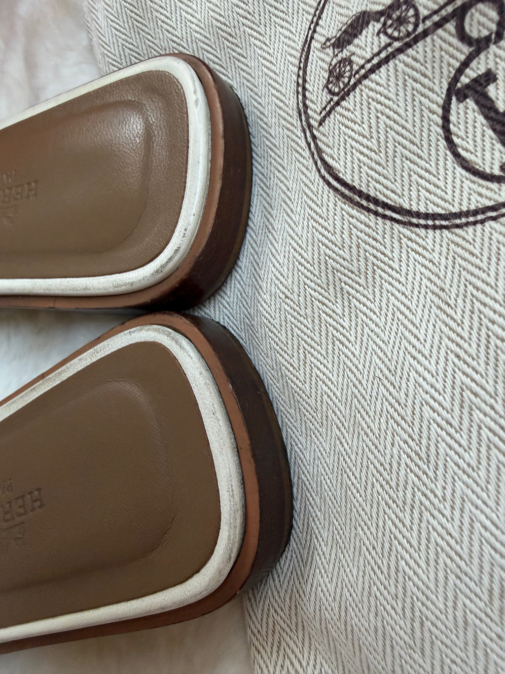 Hermès Oran Flat Sandals White Size 35.5 – Pre-Owned